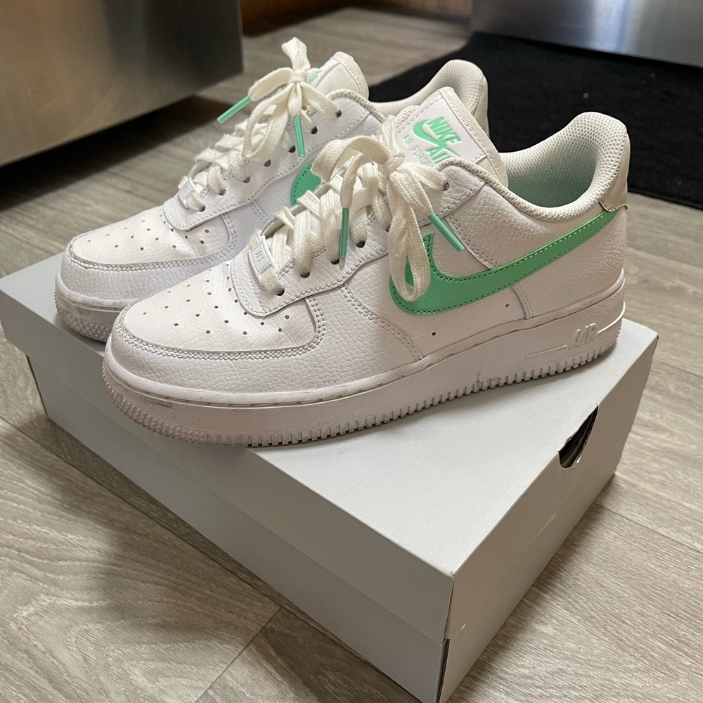 Nike White and Green Sneakers